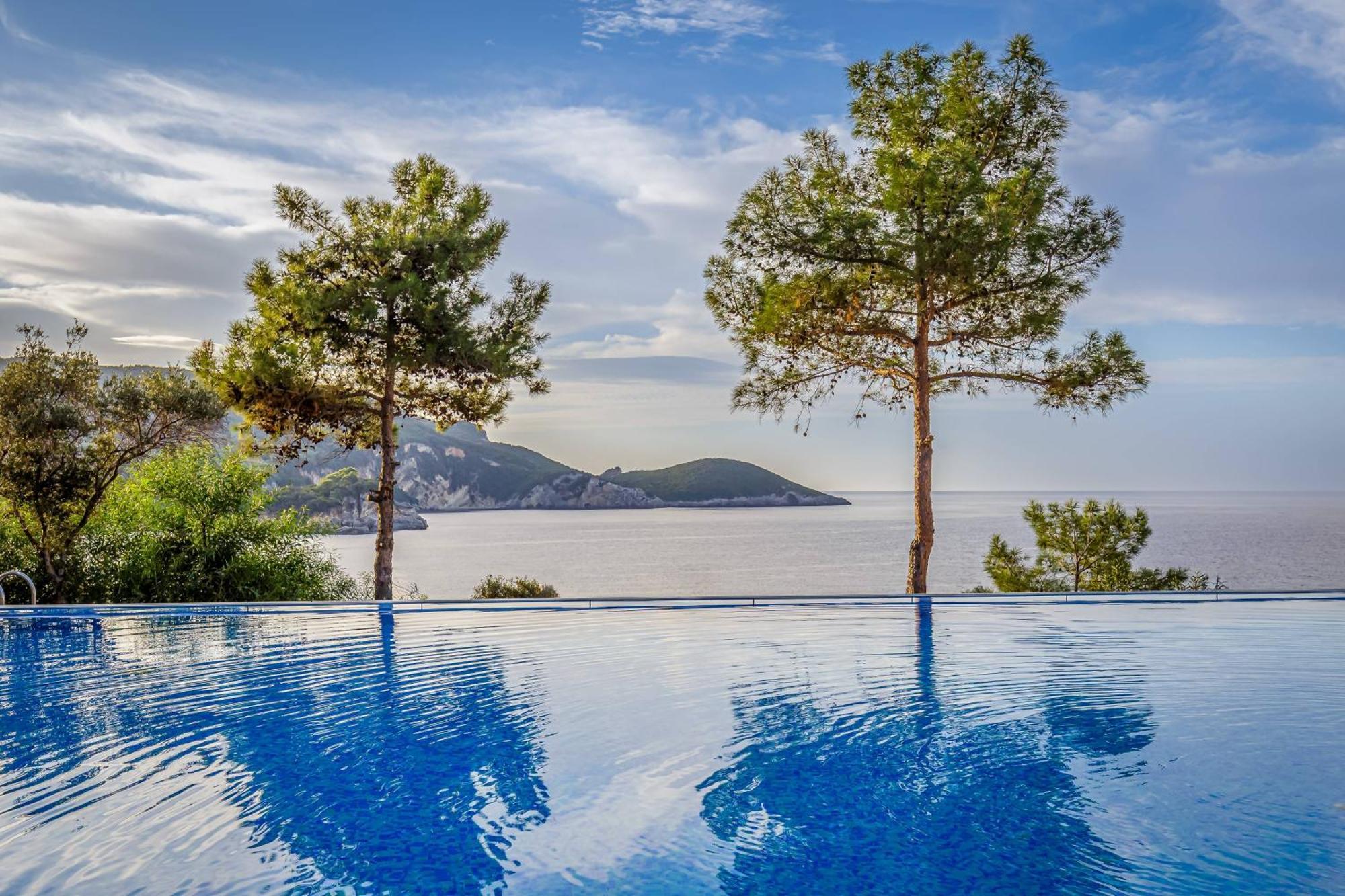 Akrotiri Beach Resort Hotel - Adult Friendly Paleokastritsa Exterior photo Infinity pool