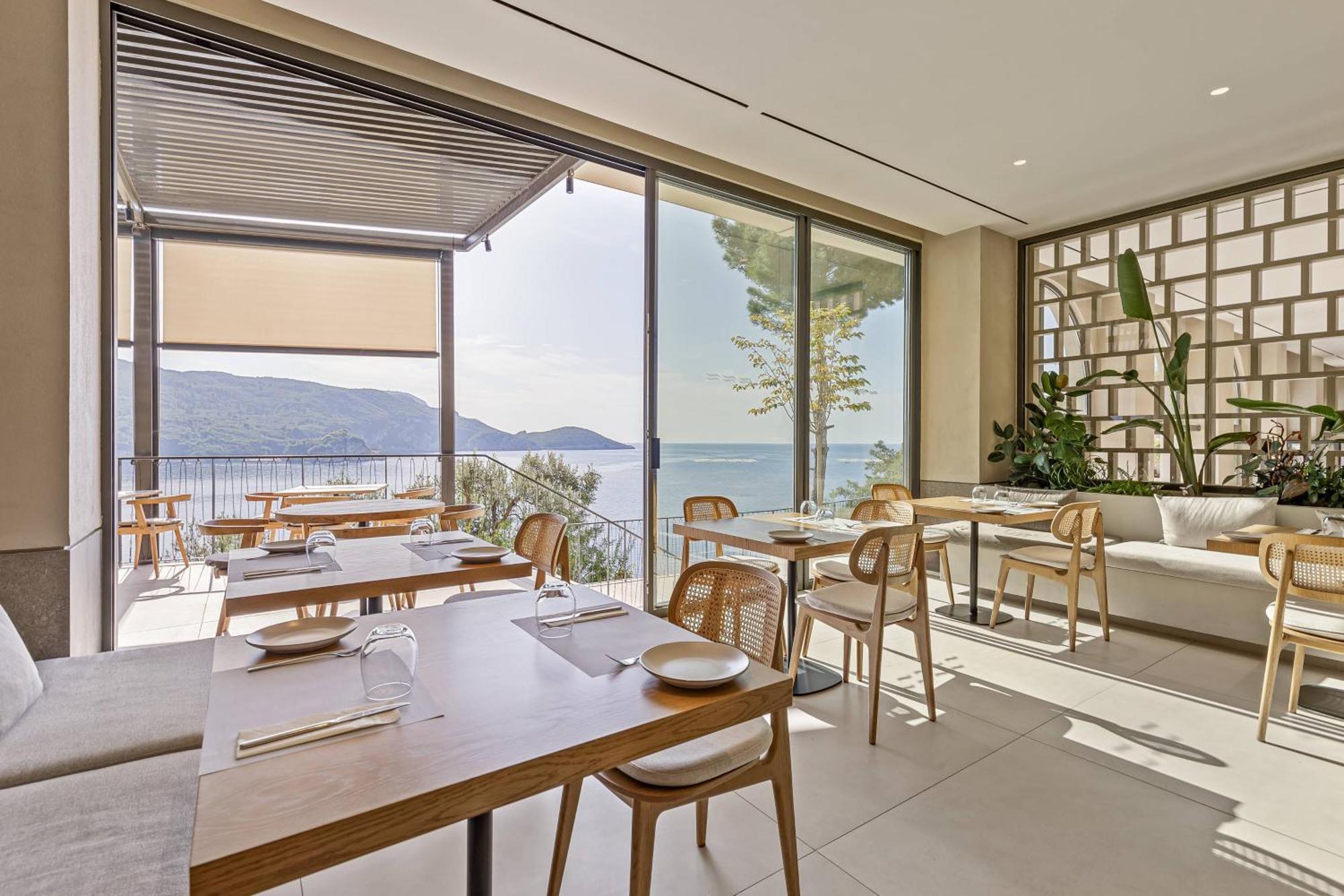 Akrotiri Beach Resort Hotel - Adult Friendly Paleokastritsa Exterior photo Restaurant